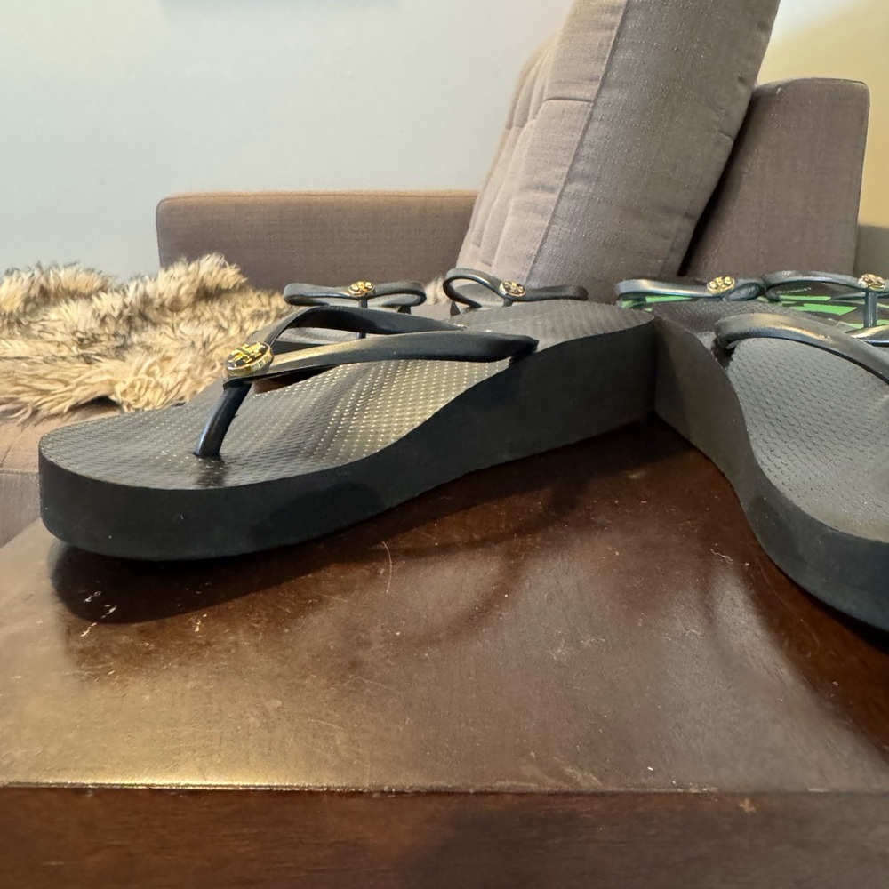 Tory Burch Flip Flops Set lot size 6 - Black navy blue Green platform & flat - Picture 3 of 11